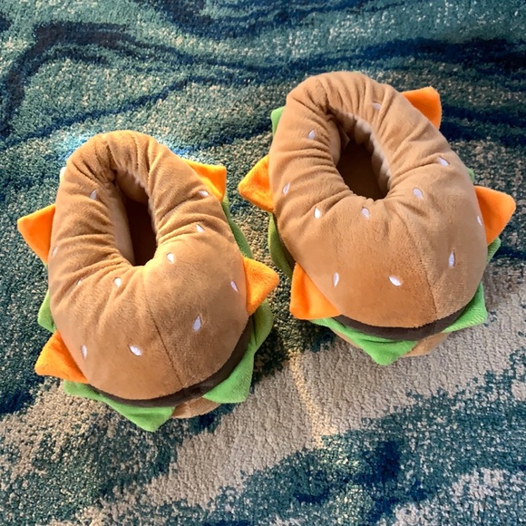 Target Other - Cheeseburger Slippers, Boys 13/1